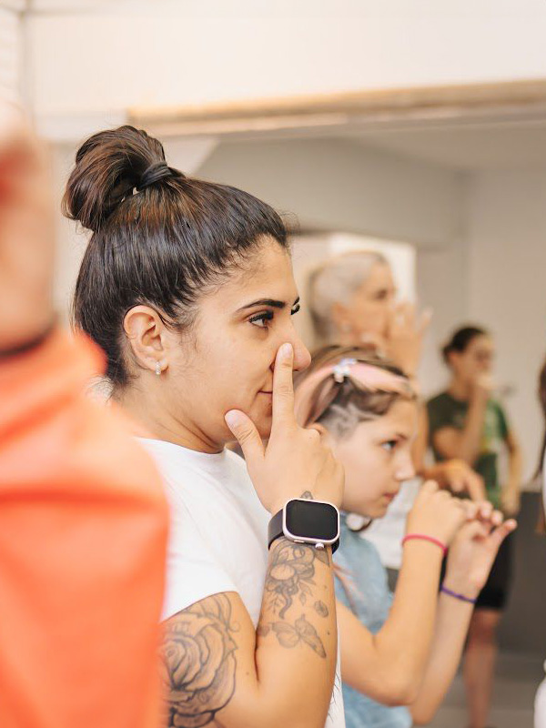 Sessão de prática respiratória em grupo